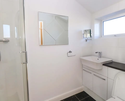Modern bathroom with shower at Sea Breeze Retreat Pwllheli